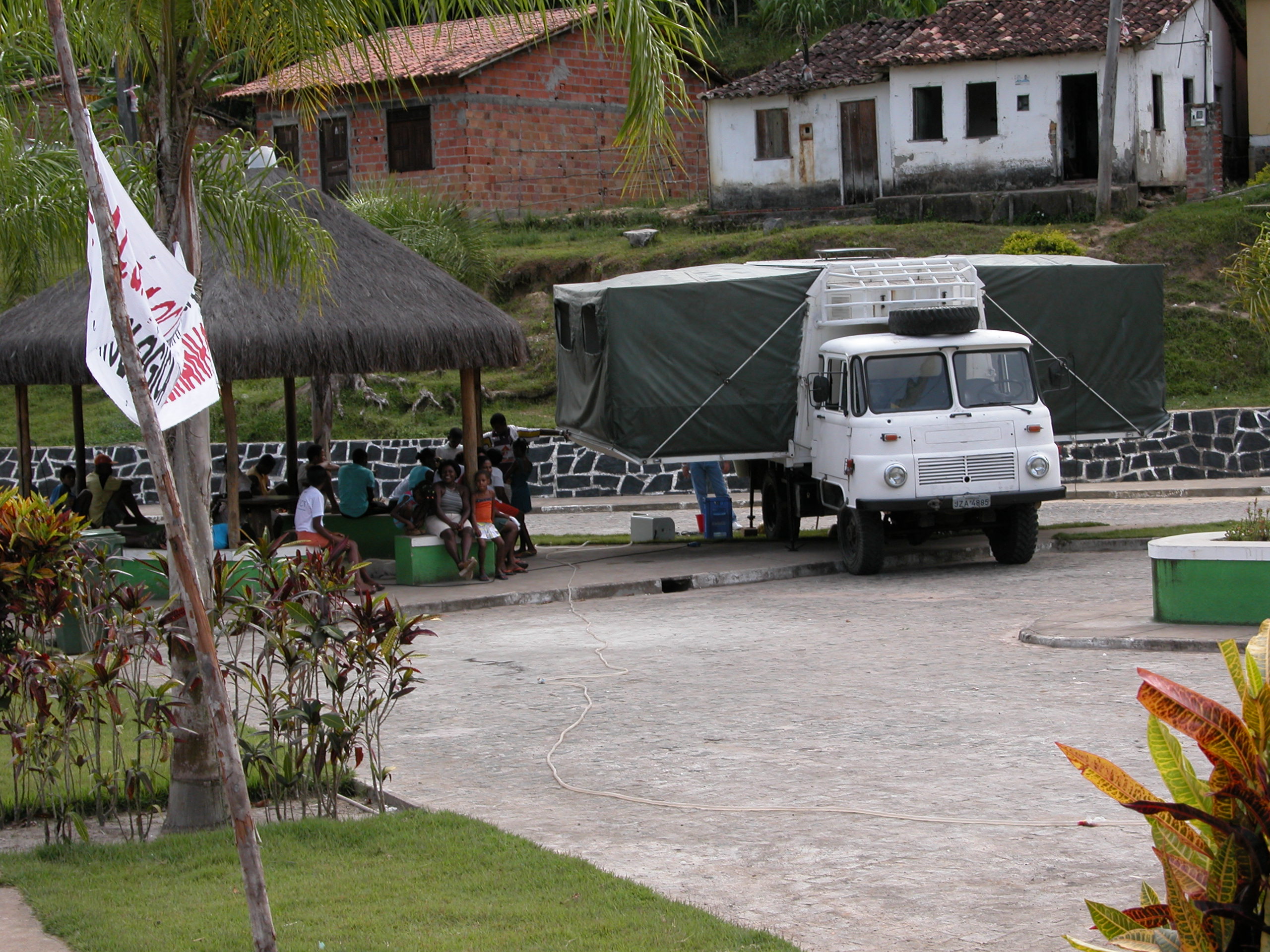 O caminhão instalado na comunidade